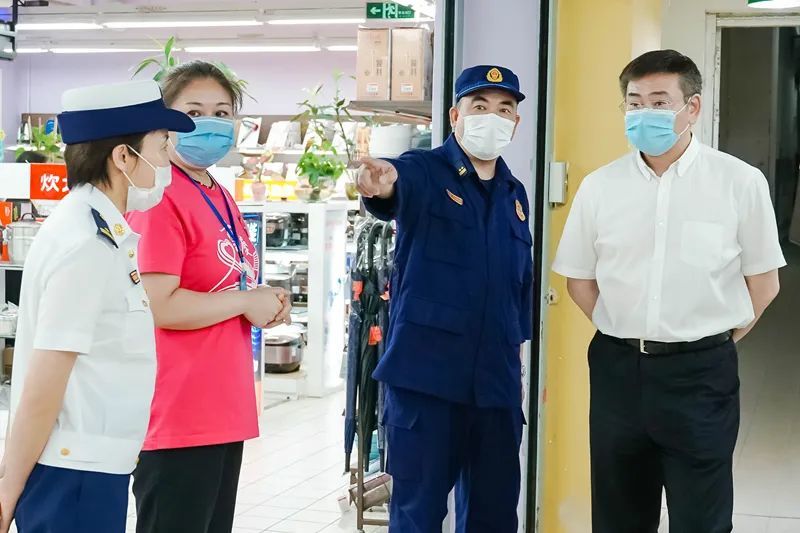 检查结束后,刘伦波副区长对"两会"消防安保工作提出