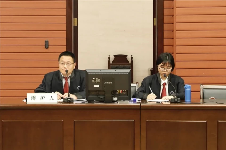 2006年至2019年,被告人柯静君利用担任宁波市北仑区小港街道党工委