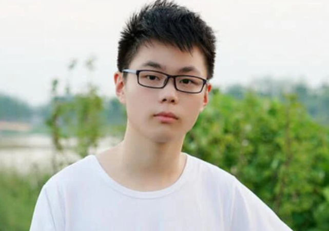 继寂然之后鲨鱼也公开了自己的女朋友原来是我们熟悉的这位主播