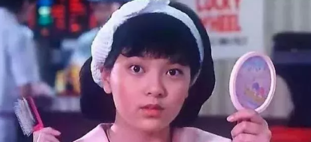 15岁时,她化名为"孙慧",偷偷去参加电影《开心鬼放暑假》的演员招募.