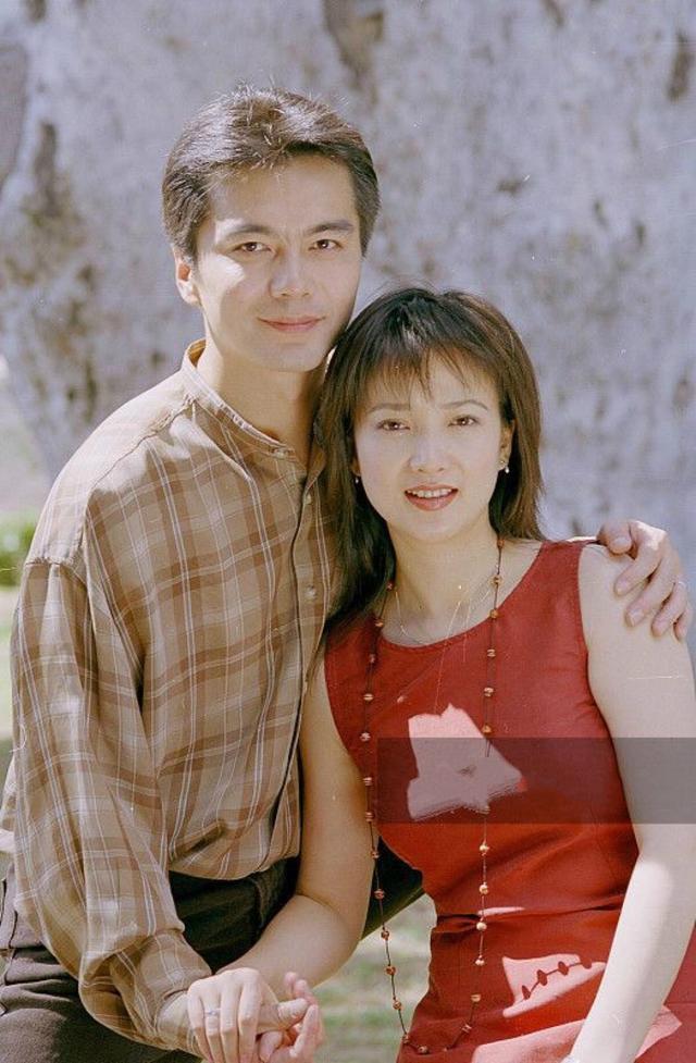 与刘威同居5年,与许亚军相伴8年的何晴,为何最后情定廖京生?_腾讯新闻