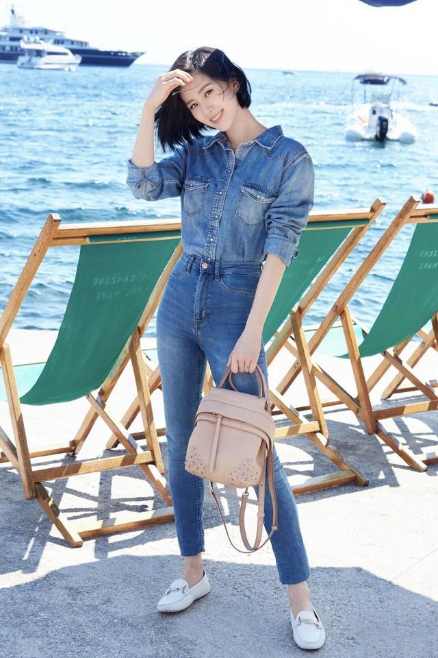 刘诗诗真会扮嫩牛仔外套配短裙似学生一点也不像当妈的人