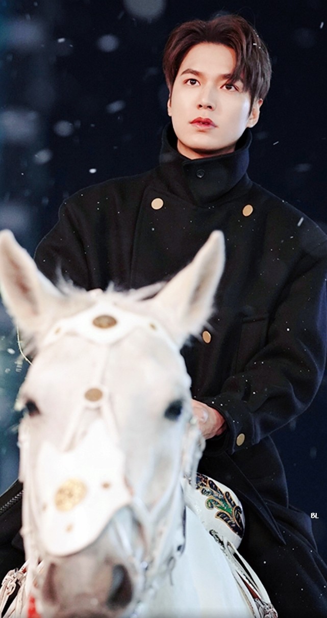 李敏镐骑马救人!颜值演技双在线!