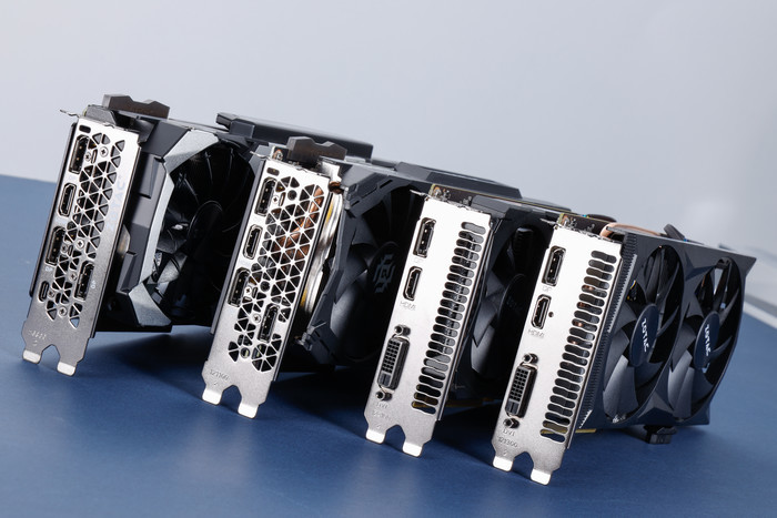 显卡为gtx760或r7 260x;推荐配置为,cpu是i7-3770或者fx9590,显卡方面