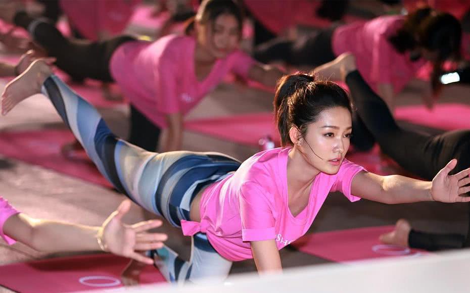 李沁爱健身超好身材惹得多少女生艳羡她是怎么锻炼的