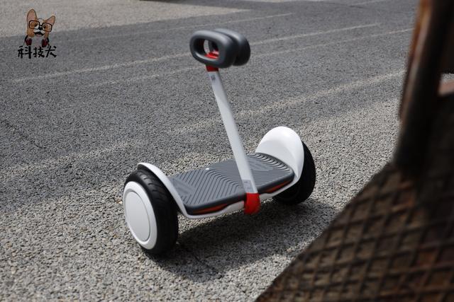 九号平衡车nano体验专为儿童用户打造智能语音体感代步车