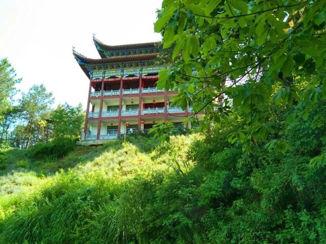 过独尊峰,观音山,将军寨,黄狮寨,鸡鸣尖,狗耳尖,大雾山,李蟒岩,香炉观