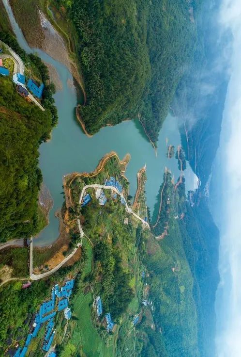 长汀溪源水库:群山环碧水,千亩茶飘香