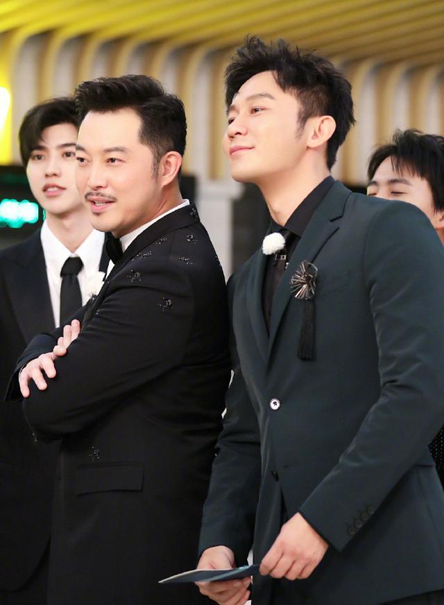 奔跑吧婚礼预告女嘉宾穿婚纱亮相沙溢李晨反应太搞笑蔡徐坤表情亮了