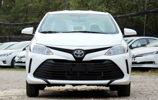 丰田家用"代步王"!油耗5.1l,比大众桑塔纳漂亮,6.88万起带国六