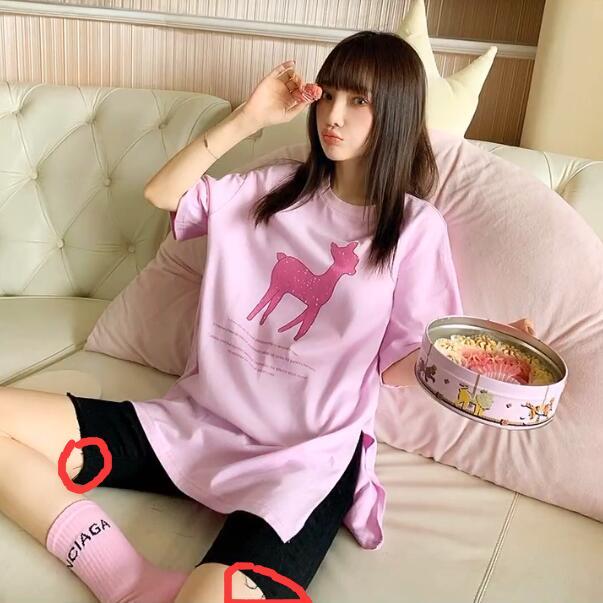 李小璐吃胖了?最新写真小蛮腰不见,穿宽松t恤难掩小肚子上肉肉