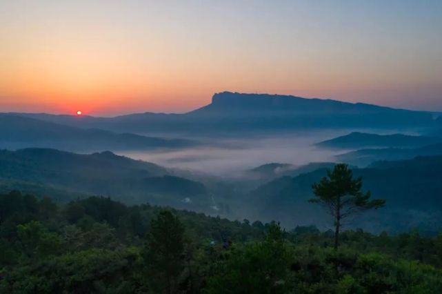 熹微的晨光从古至今从未被正面攻破被誉为天下第一雄关勇气刚刚好挑战