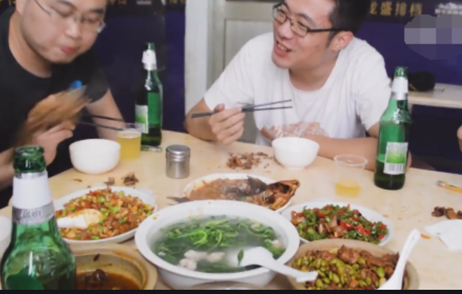 大司马自己吃饭大司马请粉丝吃饭看看饭桌就知道他有多节省