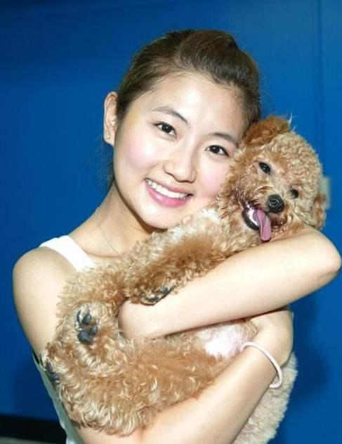 疑为罗志祥当婢女下跪,烧伤被丈夫嫌恶心,任家萱到底有多卑微?