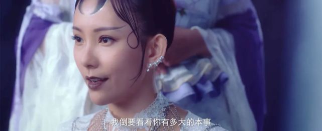 文凯玲身上的那种妖气和霸气糅合的媚惑,也确实是云千千等90后新晶