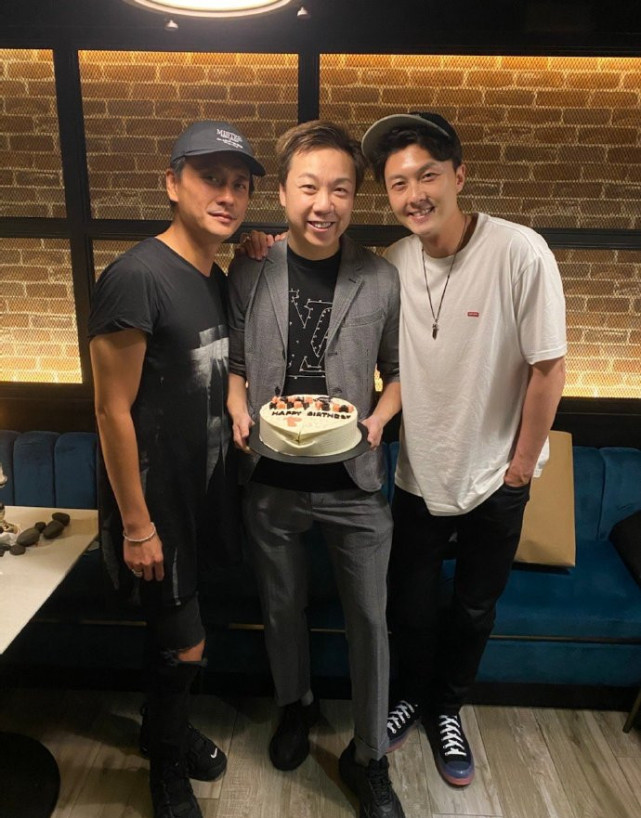 tvb小生黄宗泽王浩信同框,一个憔悴不敢认,一个眼肿成一条缝