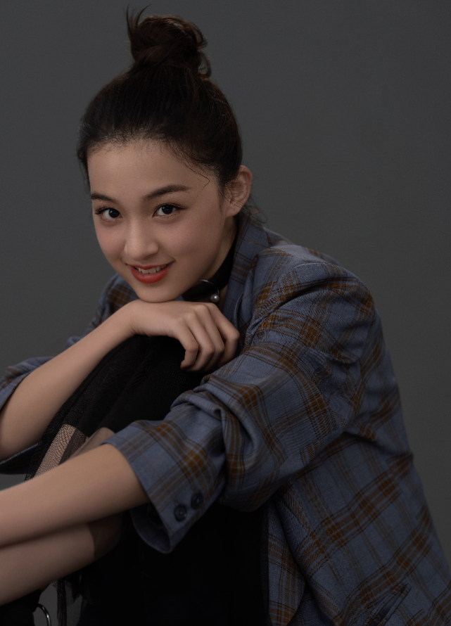 14岁化浓妆涂大红唇,正脸无敌撩|浓妆|顾语涵|t恤|牛仔裤|庆帝|红唇