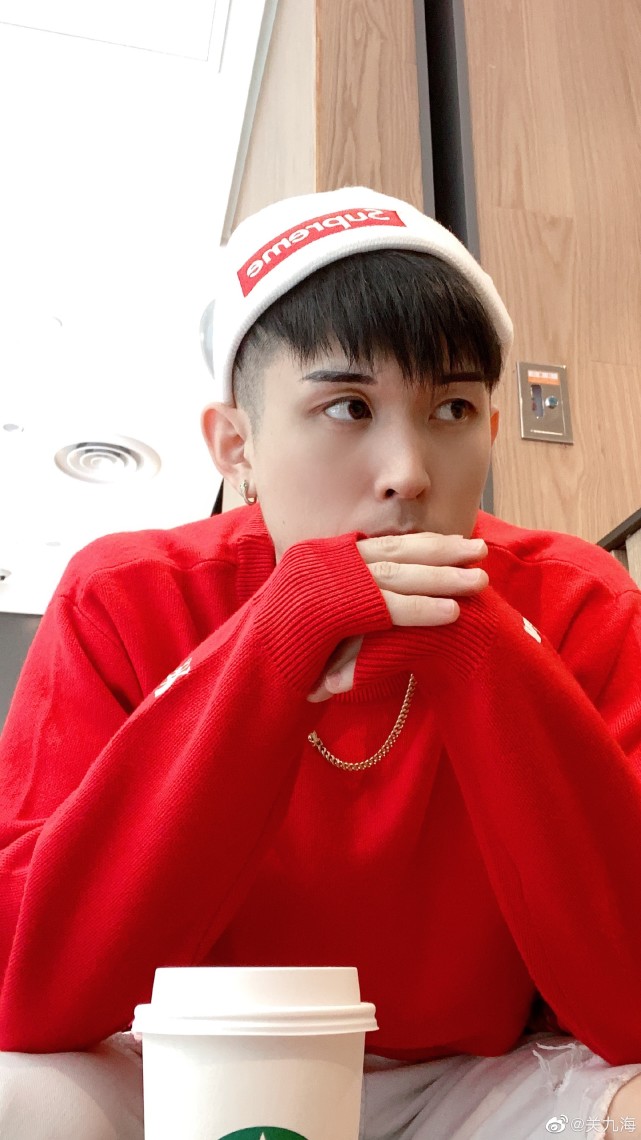 德云社关九海有着花臂的清秀哥哥