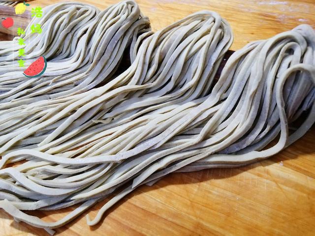 粗粮细做加一碗地瓜面营养更丰富味道更香大人孩子都吃不够