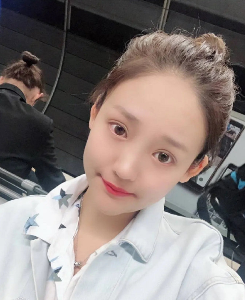 绿地门事件女主张雨婷大量素颜照曝光,长相普通却能被有钱人看上?