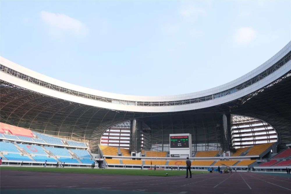 浙江绿城在湖州新主场进行热身赛一队2比1u23队看看硬件咋样