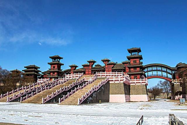 它环抱着首都北京,更是京津塘地区的前沿地带,这里古代称为幽燕之地