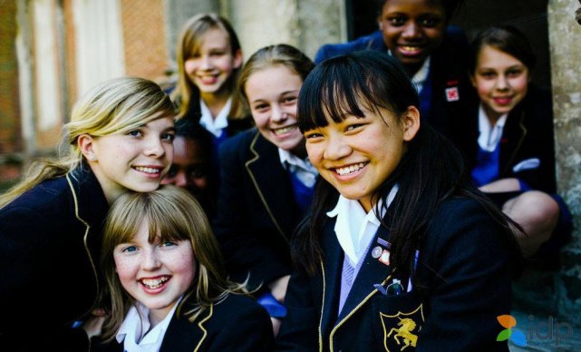 疫情国家接回的小留学生,现在要回英国,开学了