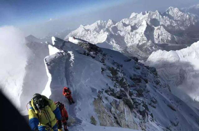 珠峰遇難者遺體身份明確橫屍路邊為何逝者親屬國家不去收屍