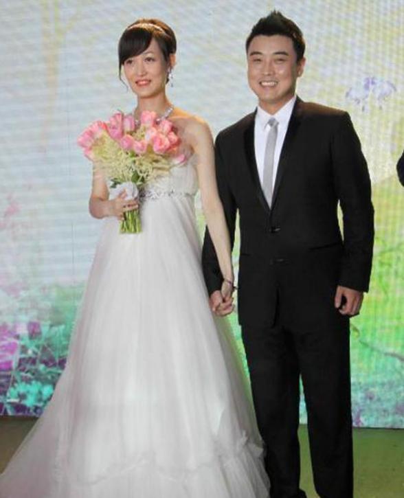 戏称"千年老二",世界冠军转为称职丈夫,王皓与美女妻子爱与痛