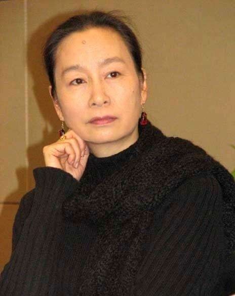 64歲奚美娟想