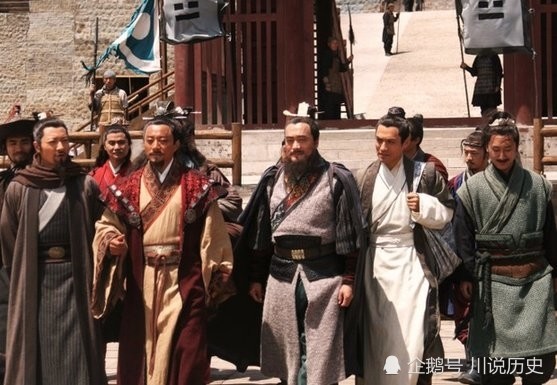 王进|不犯傻的王进：形势看得准，人情还得好，行迹藏得严