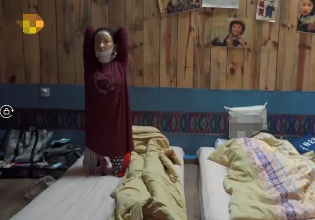 还在说周迅有灵气?同框被48岁的陶红吊打,《向往》滤镜太真实