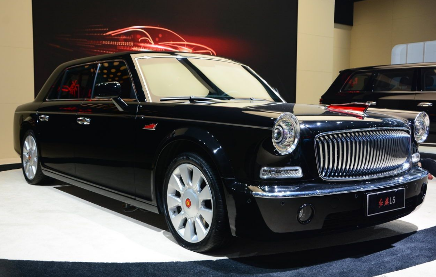 靳东的红旗l5不简单车内定制四个中文字一般人看不懂