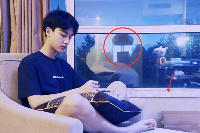 00后边程被曝恋情,女方曾与蔡徐坤传绯闻?细扒她人脉干妈更惊人