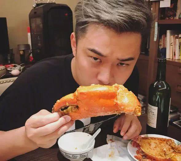 明星吃小龙虾囧态张艺兴用锅贾玲用盆赵丽颖一口气吃五斤