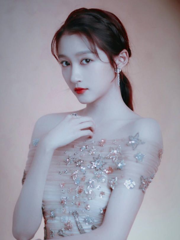 关晓彤推荐自制三明治,本人却越吃越瘦,看清腕线位置:很意外