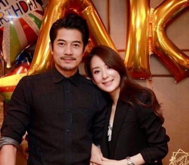 郭富城|郭富城罕见现身，开豪车做按摩，小22岁娇妻却只能地铁上班？