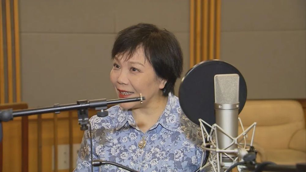 为九色鹿配音的,仍然是81版动画片中,演绎九色鹿的著名配音演员丁建华