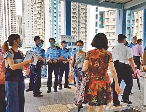 香港中学生拔菜刀威胁市民 反对派公然破坏 港版国安法 签名 腾讯新闻