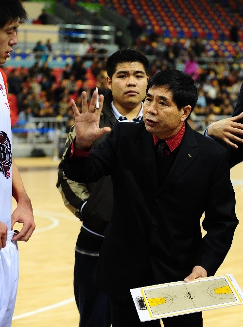 马连保是地地道道的济南人,他出生于体育世家,他的叔叔马清宗是中国第