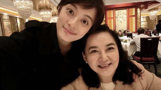 曾志伟|一代女神胡慧中参加曾志伟老婆的公祭活动！苍老的模样让人心疼