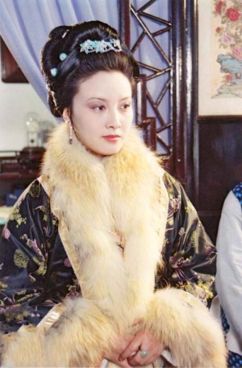 红楼梦|《红楼梦》描写的不是盛世繁华，也不是由盛转衰，只不过是一曲末路悲歌！