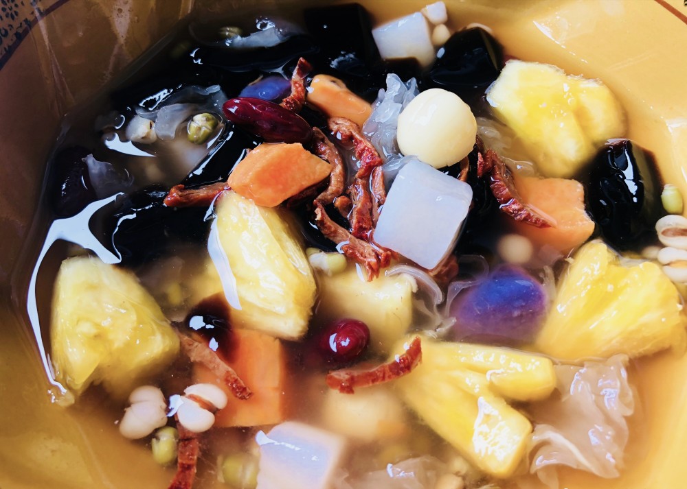 水果制作的冰饮"四果汤"你喝过吗