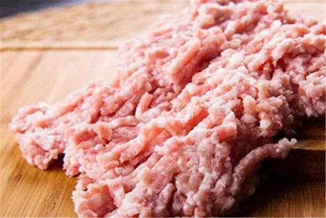 "你剁肉,我孙子咋睡觉?"老人敲门质问,宝妈的回怼很解气