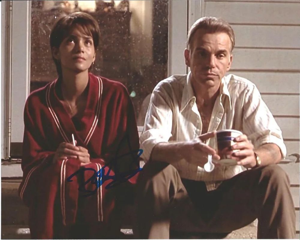 halle berry还曾在1999年出演《红颜血泪》,这正是前面说到的dorothy