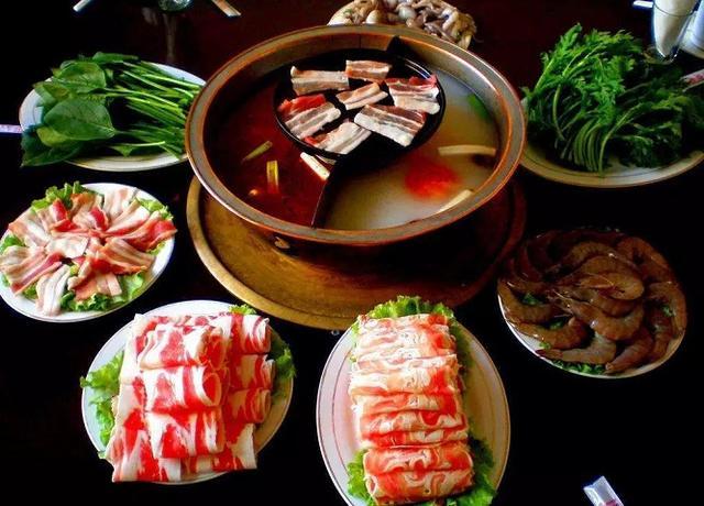 甚至还为他的美食写了一本名叫《山家清供》的书,书中记录了各种野菜