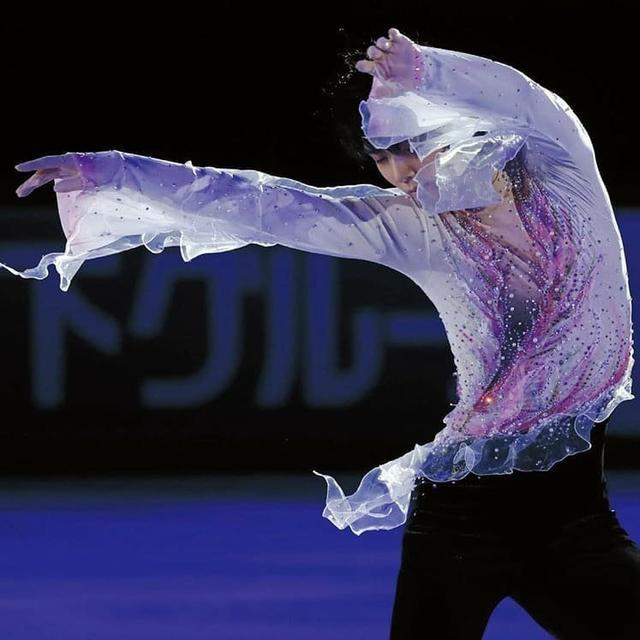 這件絕美比賽服差點兒變色羽生結弦男人也可以把粉色穿得很美