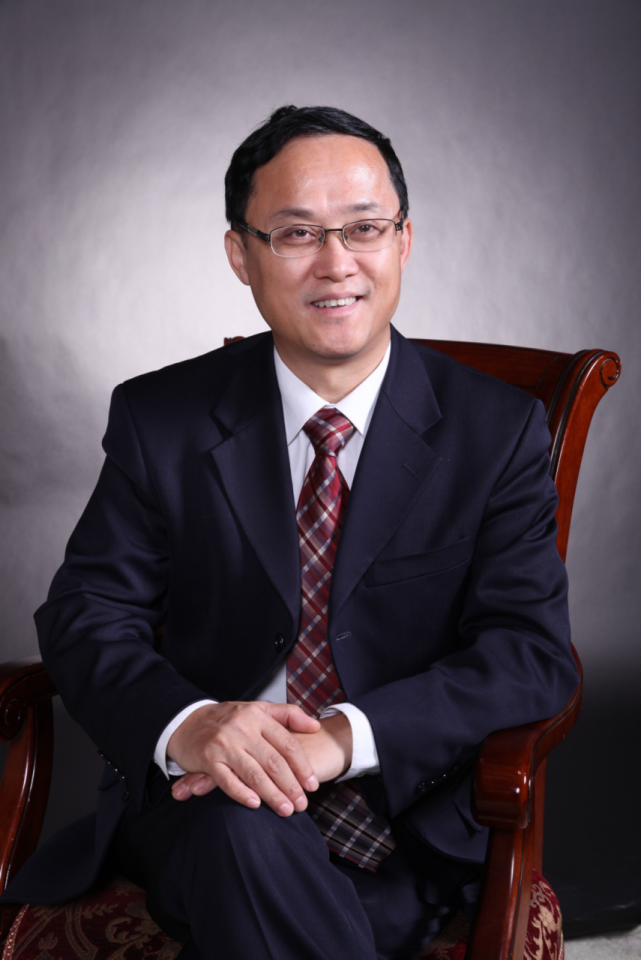 复旦大学上海医学院党委书记袁正宏(1985年毕业于南通大学医学院)