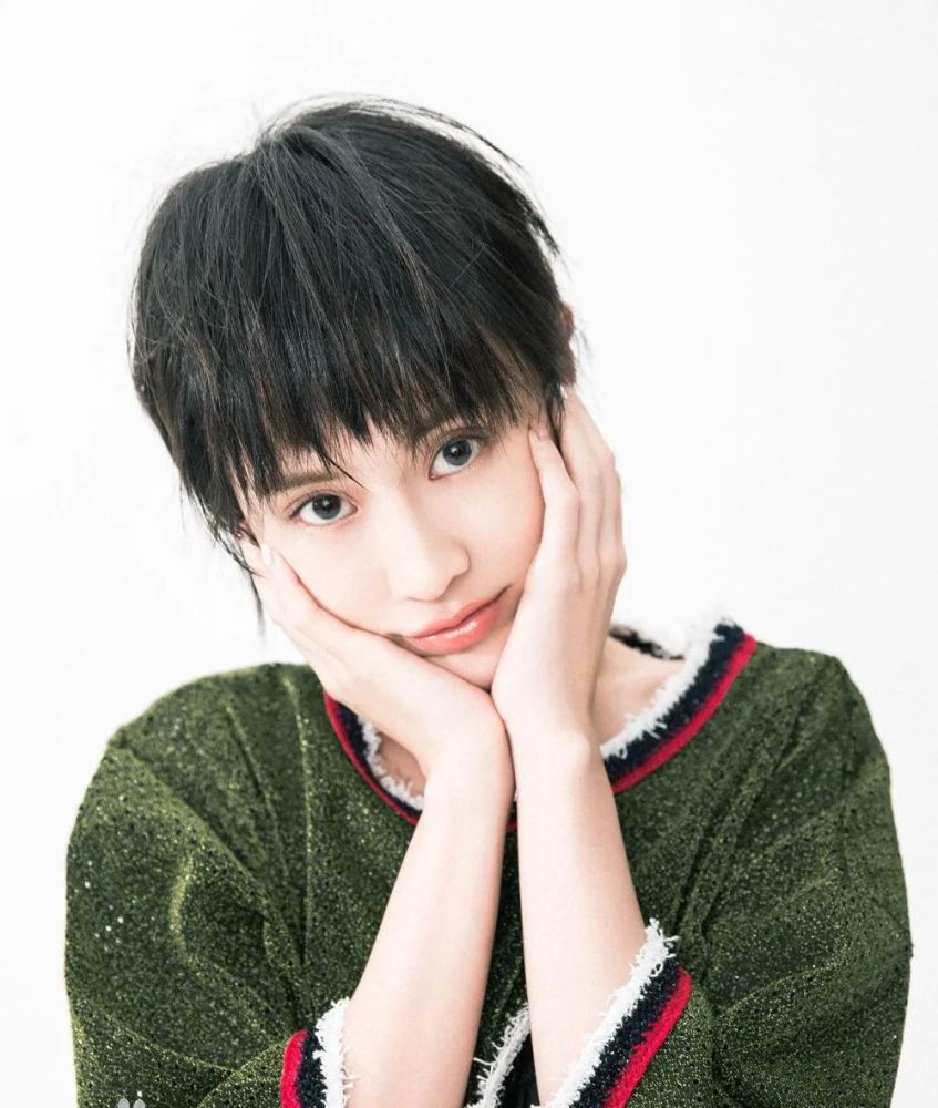 没想到随后尹姝贻本人还"手滑"点赞了相关微博,疑似默认恋情.