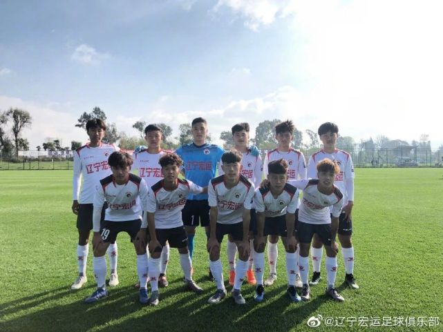 67年老辽足正式解散,省体育局今天向中甲新军授予"新辽足"大旗